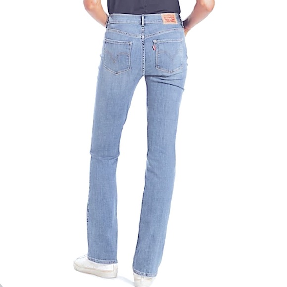 NWOT Levi’s Mid Rise Distressed Classic Boot - Picture 3 of 11